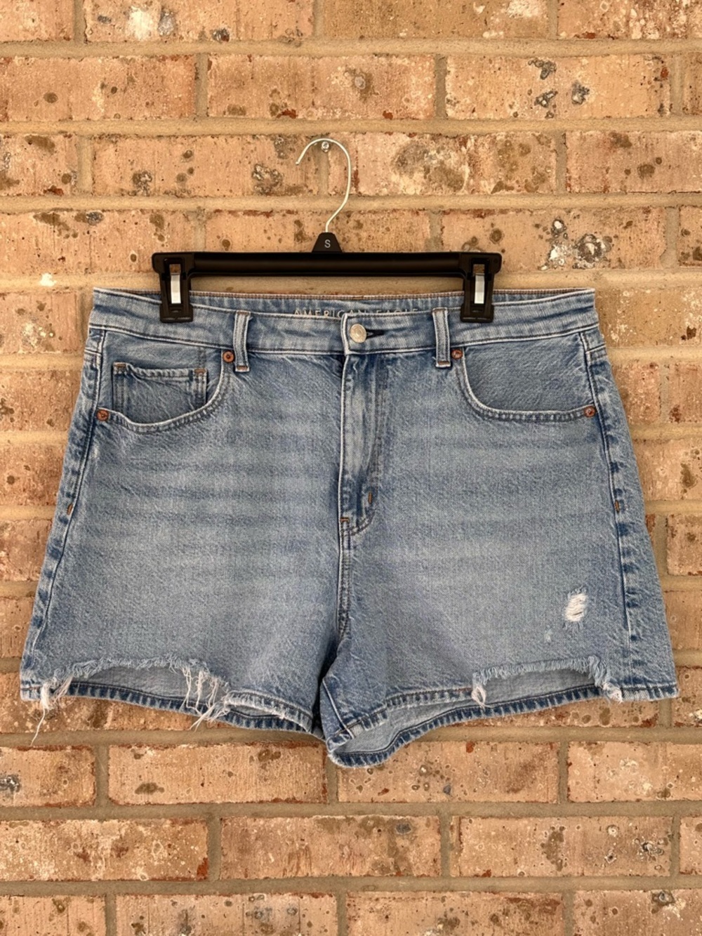 American Eagle Outfitters High Rise Jean Mom Short, size 14